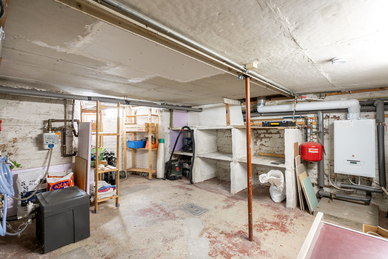 Instapklare woning met 3 slpk, oprit en tuin te Halle 