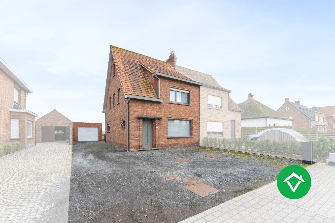 Instapklare woning met 2 slaapkamers en zicht op de groene velden te Eernegem 