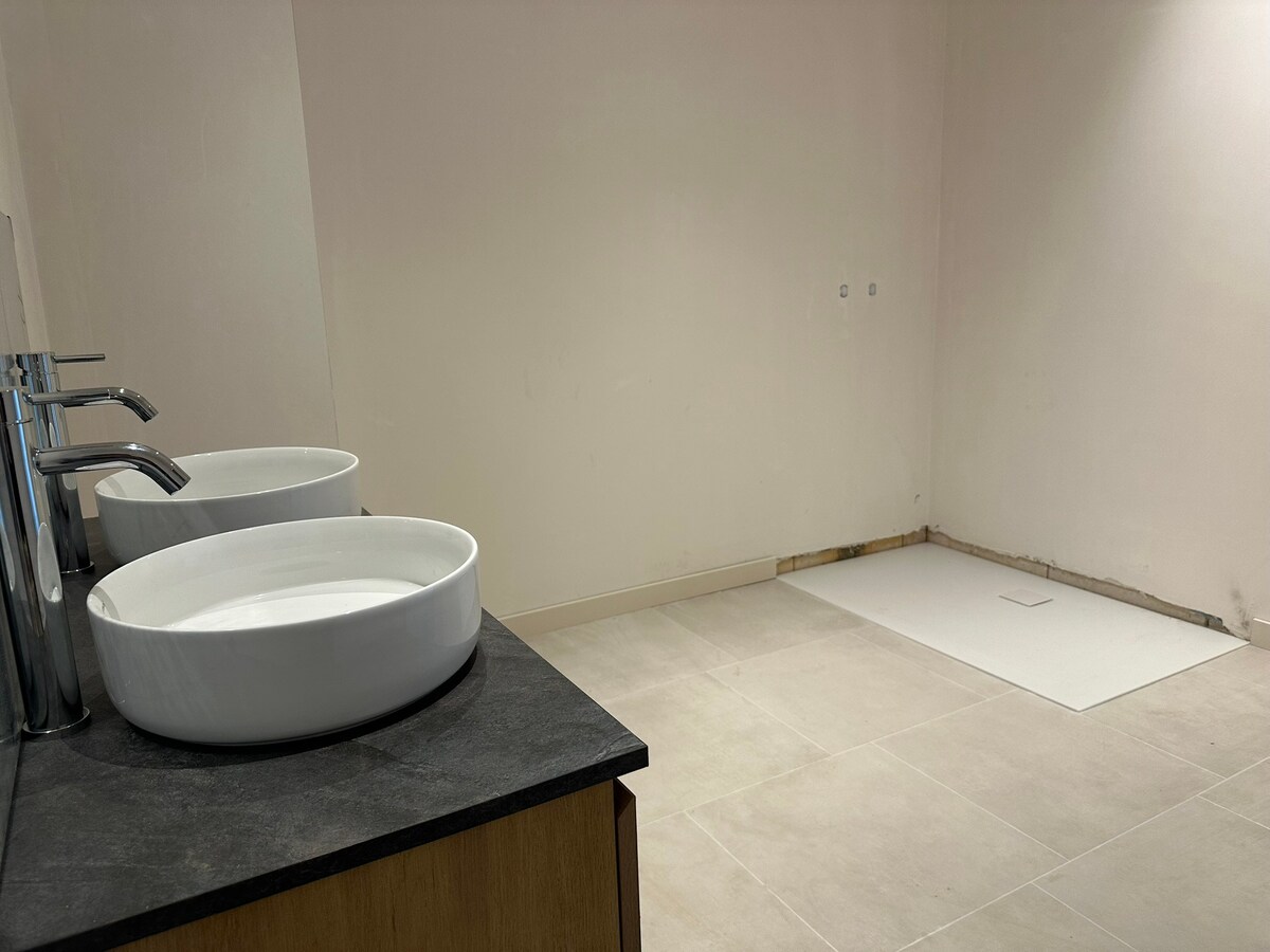 Nieuw gelijkvloers appartement met terras en tuintje 