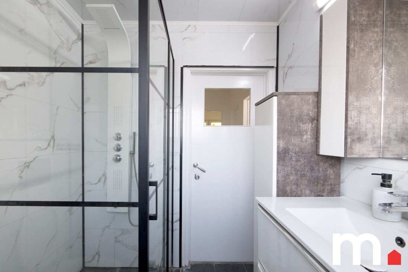 Instapklare woning te Wevelgem! met 4 slaapkamers en 12 zonnepanelen 