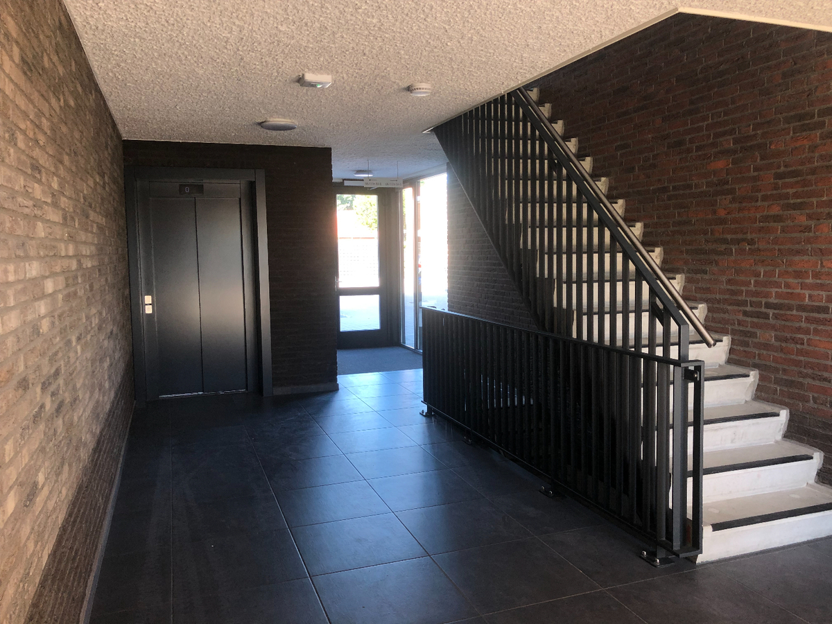 Te huur afsluitbare bergruimte van circa 5 m² in het centrum van Reusel gelegen in de kelder van het markante gebouw De Mulder. 