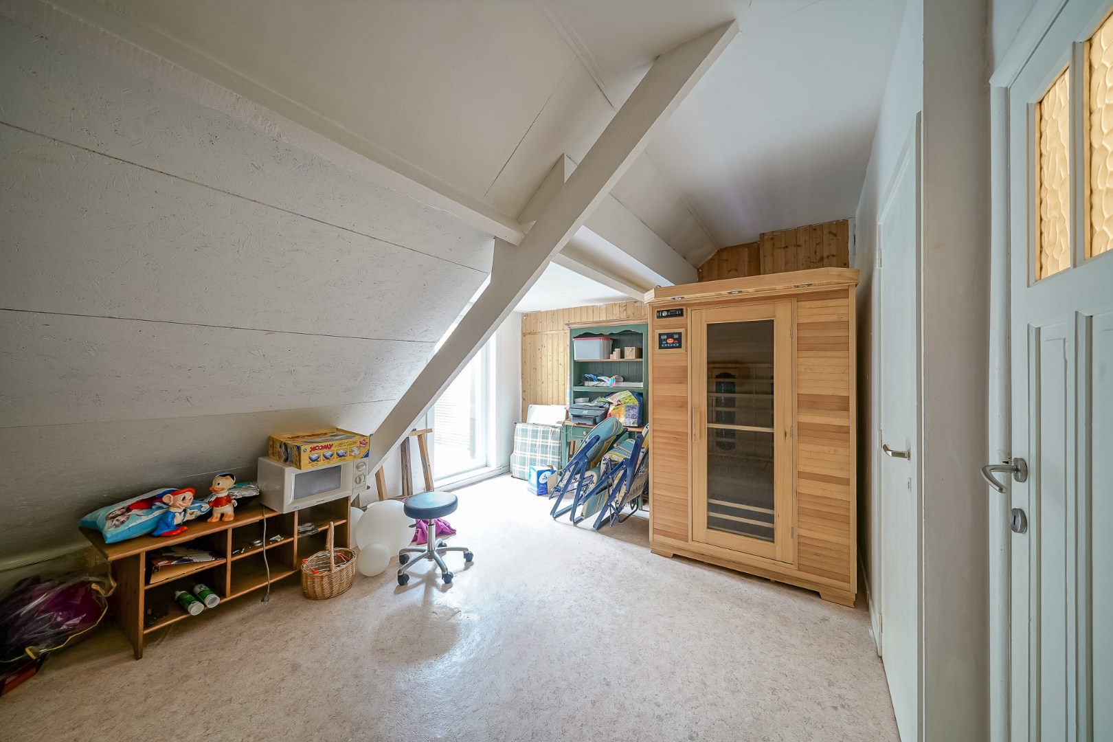 Verder af te werken woning met 5 slaapkamers in centrum Oostende 