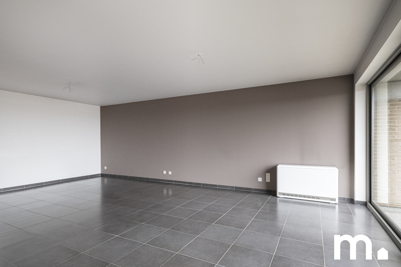 Instapklaar appartement met garage en privé parkeerplaats te koop in Roeselare ! 