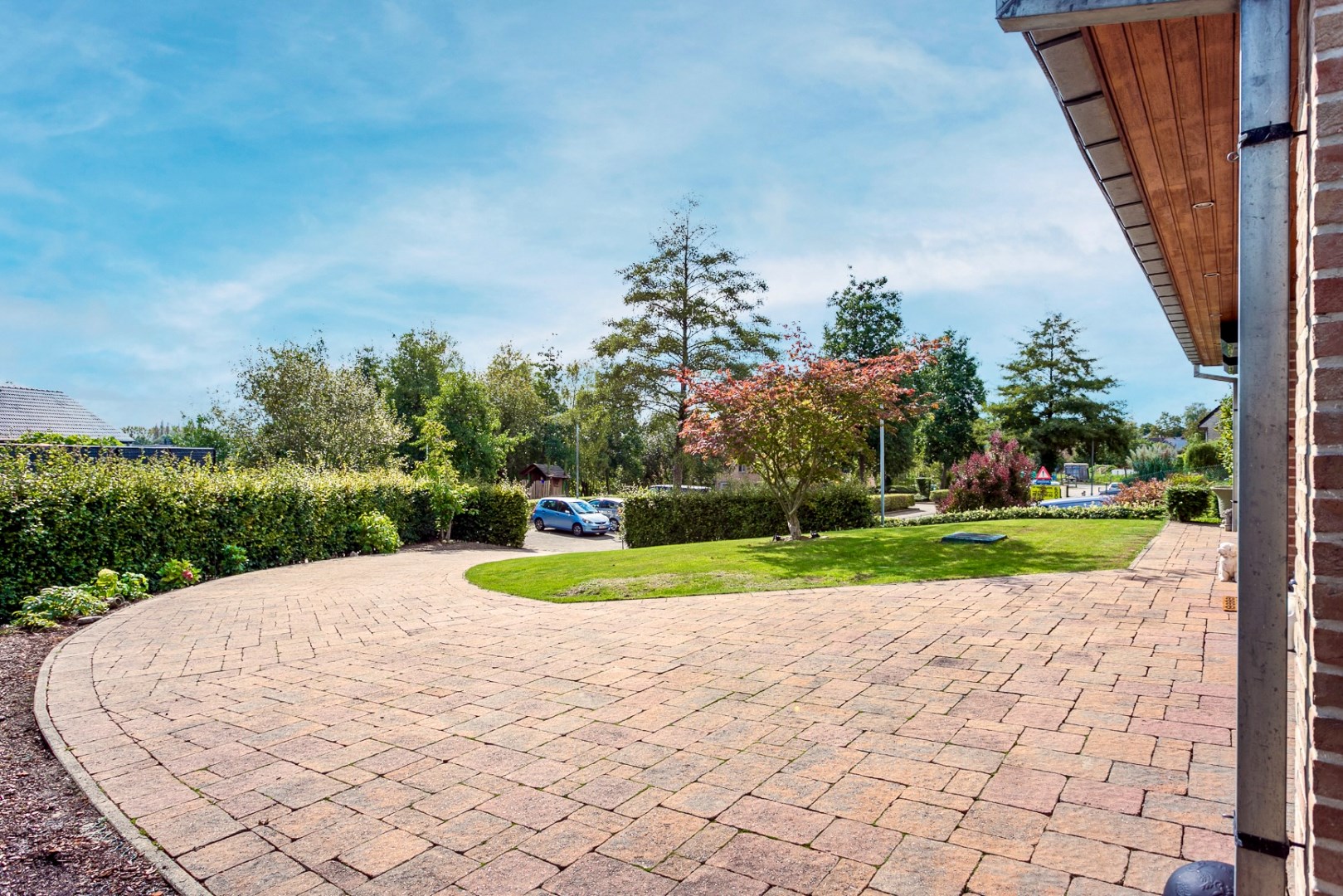 Instapklare woning met 3 slpks, garage, carport en tuin 