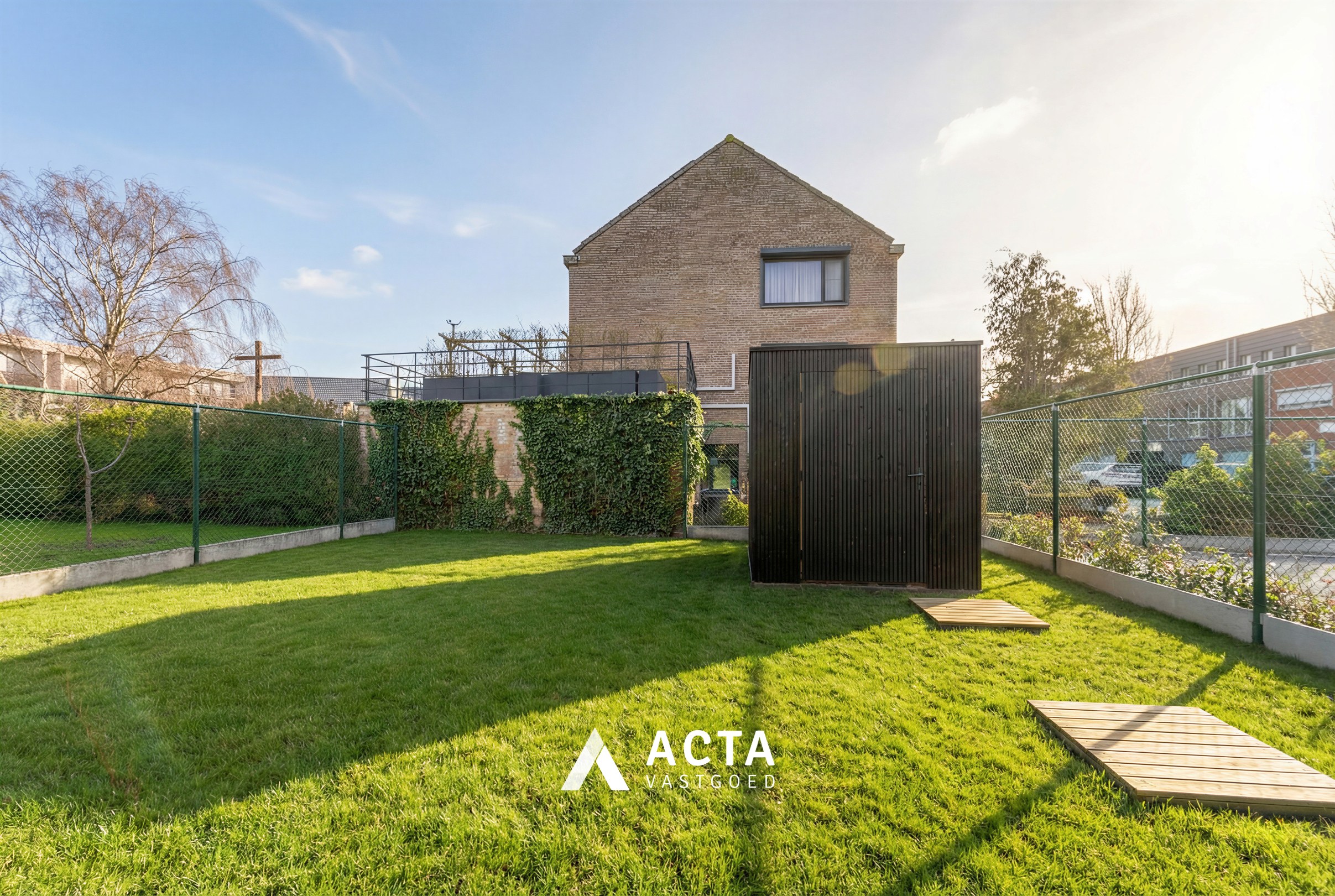 Nieuwbouwwoning met drie slaapkamers en tuin in hartje Mariakerke! 