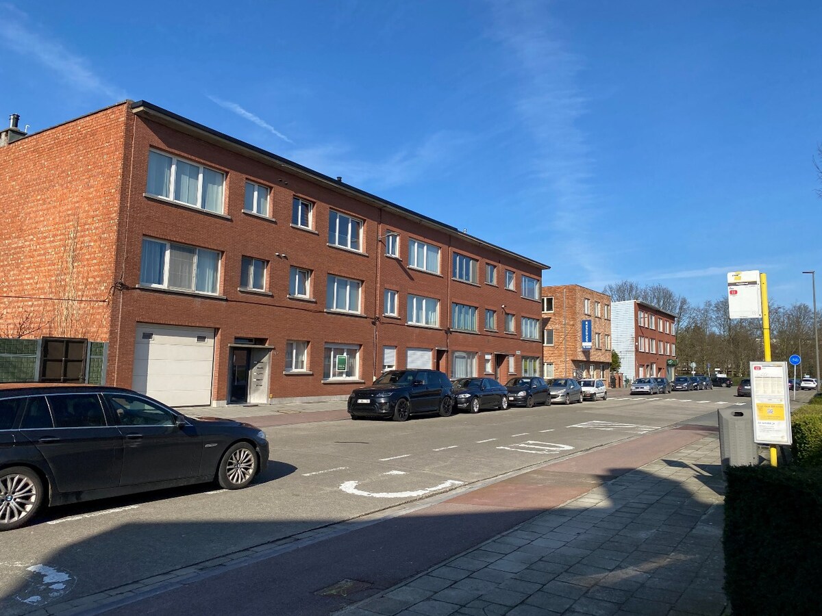 8 instapklare appartementen met 2/3 slaapkamers en 10 garages 