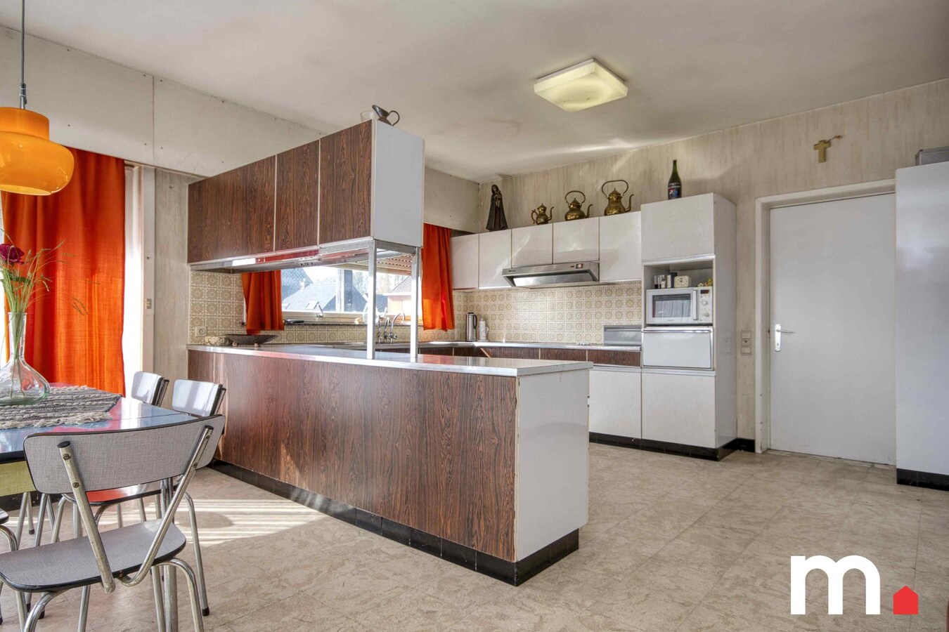 Unieke Gelijkvloerse Villa te Roeselare op 1620m² met 242m² bewoonbare oppervlakte! 