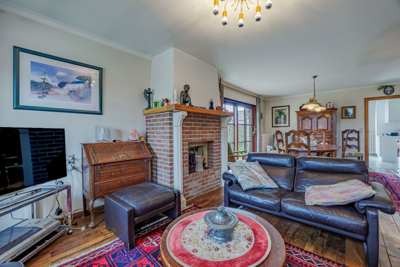 Charmante en solide villa met zonnige tuin in het hart van Zwevezele 