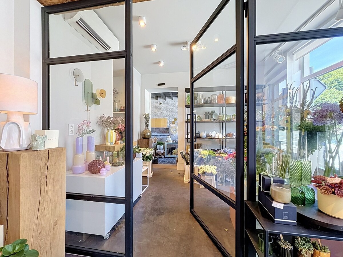 Architecturale parel met gemengde bestemming te Oombergen 