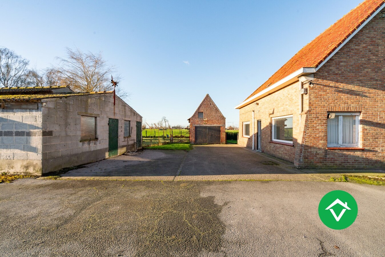 Authentieke hofstede in een landelijke omgeving te Koekelare 