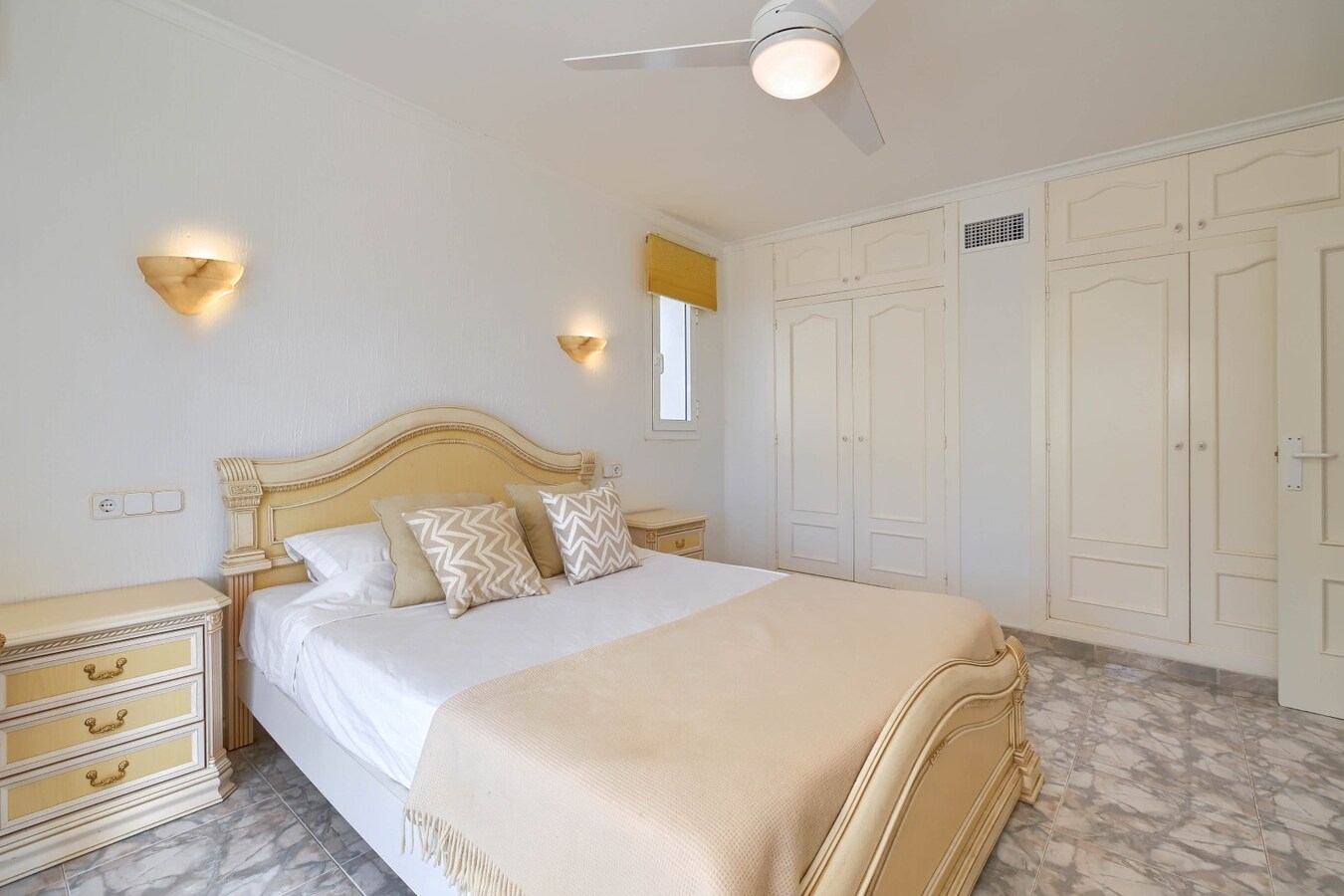 Uniek renovatieproject met zeezicht op wandelafstand van Moraira 