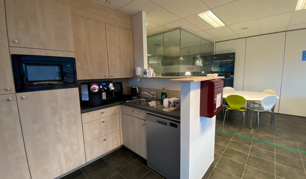 Ingedeelde kantoorruimte te huur in Aartselaar