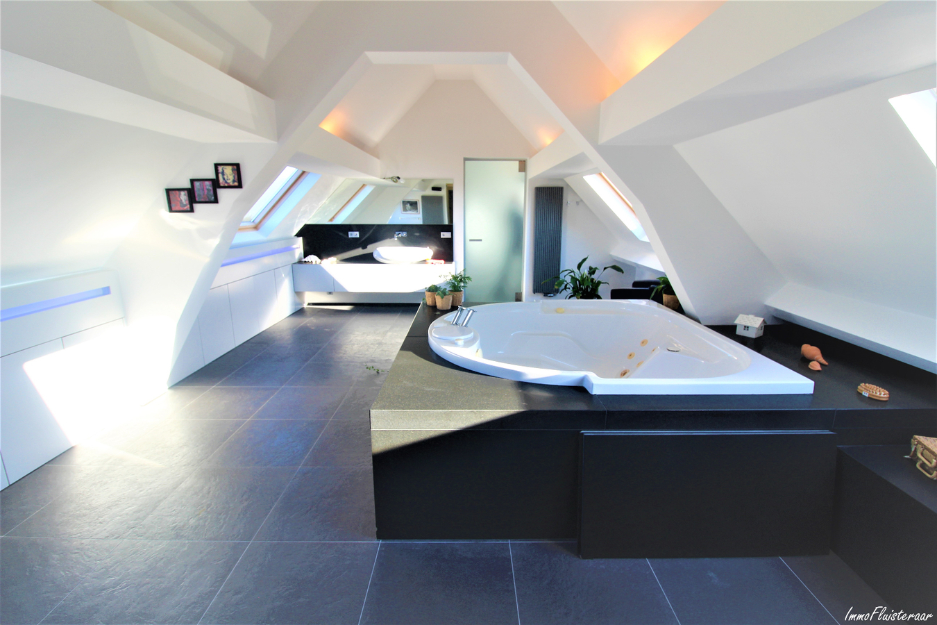 Magnifique maison avec grande annexe et prés sur environ 2ha à Biévène (Brabant Flamand) 