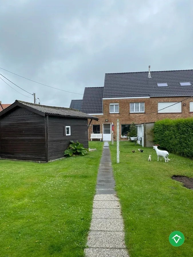 Halfopen bebouwing met 3 slaapkamers en een garage te Koekelare 