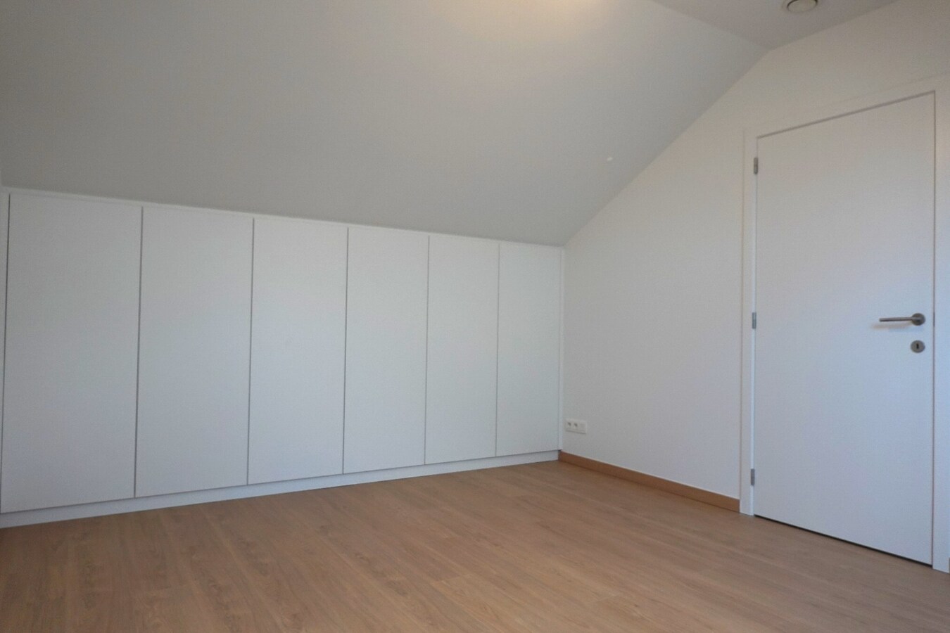 Prachtig 3-slaapkamerappartement met staanplaats in het voormalige gemeentehuis van Vleteren 