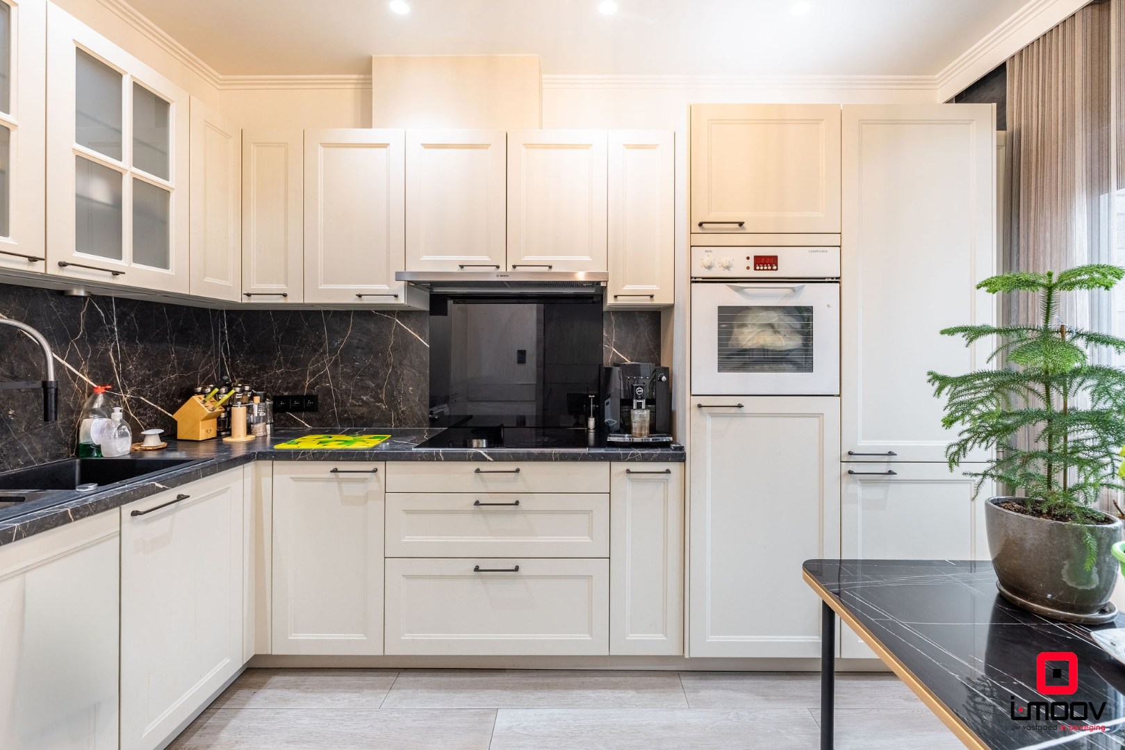 Hoogwaardig gerenoveerde stadswoning met 4 slaapkamers en zuidgericht dakterras 