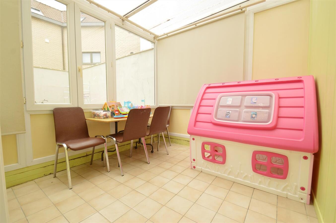 Zeer ruime gezinswoning met terras en garage - Heist 