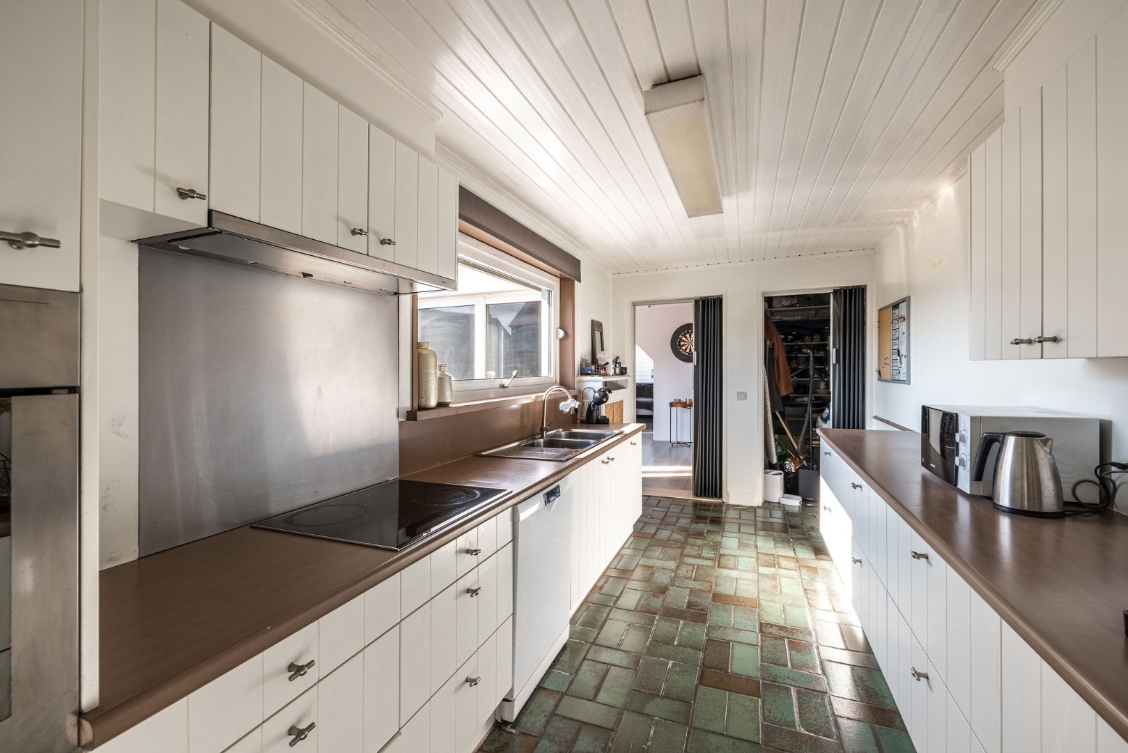 Authentieke woning met zonnige tuin, garage en bouwgrond 