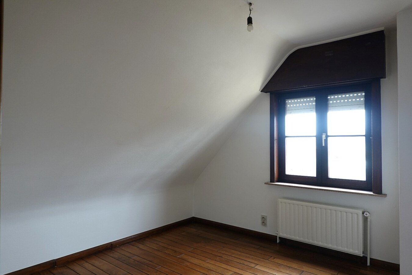 Te renoveren villa in bedrijventerreinzone voor KMO's 