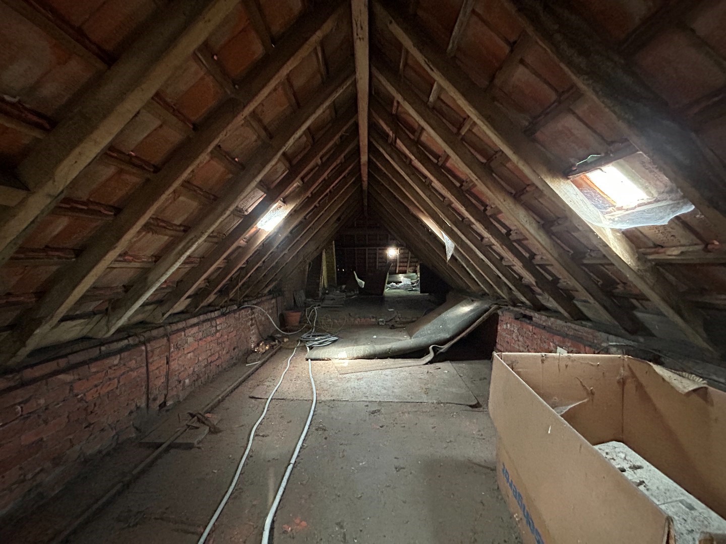 Te renoveren woning met loods/werkplaats in Geel 