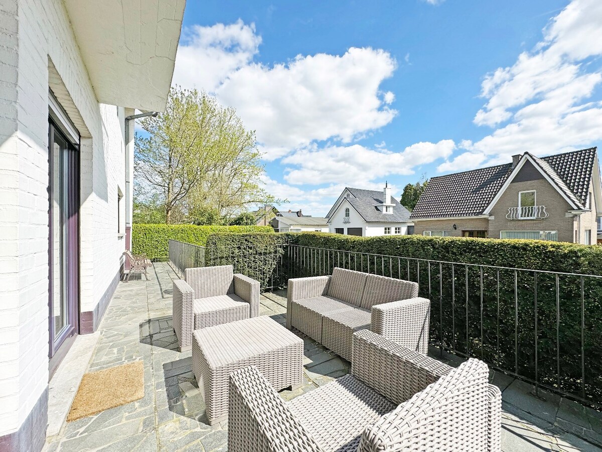 Residentieel gelegen hoekwoning nabij centrum Zottegem 