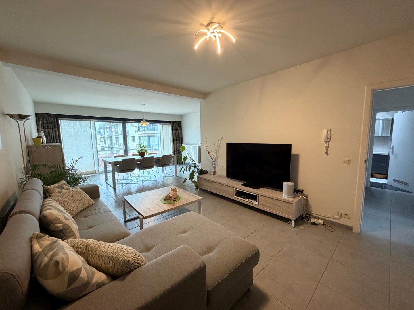 Ruim appartement met 2 slaapkamers en garage in het centrum van Geel 