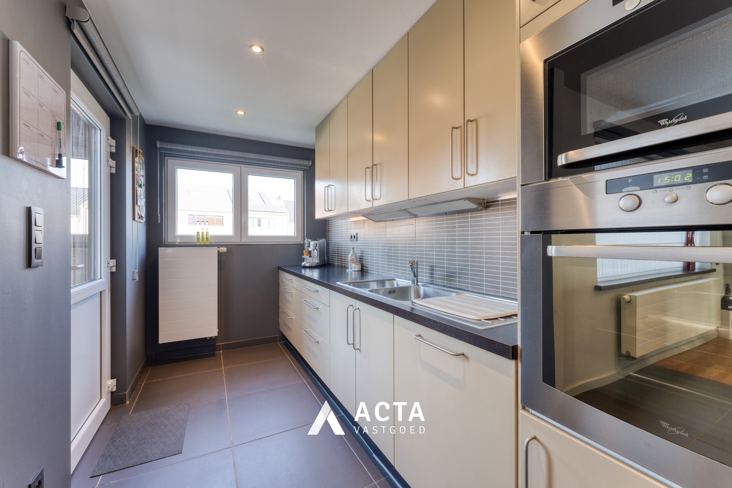 Instapklare bel-etage met 3 slaapkamers en garage 