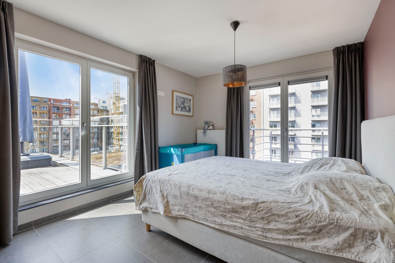 Penthouse ensoleillé avec une très grande terrasse 