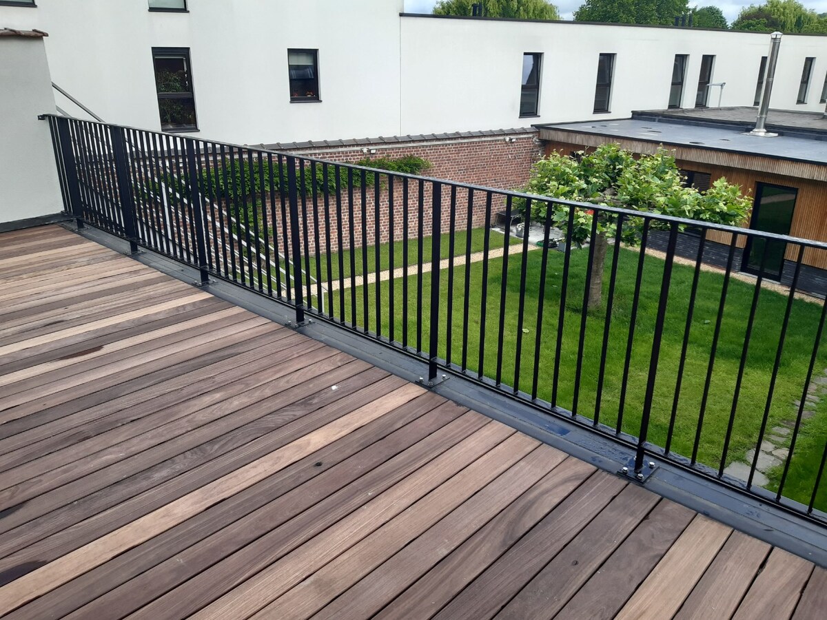 Exceptioneel wonen met zicht op de Gaverse Markt. 