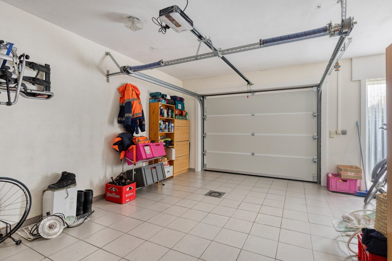 Ruime gezinswoning met 4 slaapkamers en open zicht op topligging in Oudenburg 