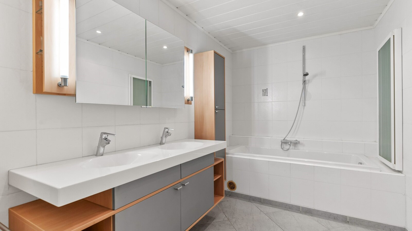 Riante gezinswoning met tal van mogelijkheden nabij Maastricht! 