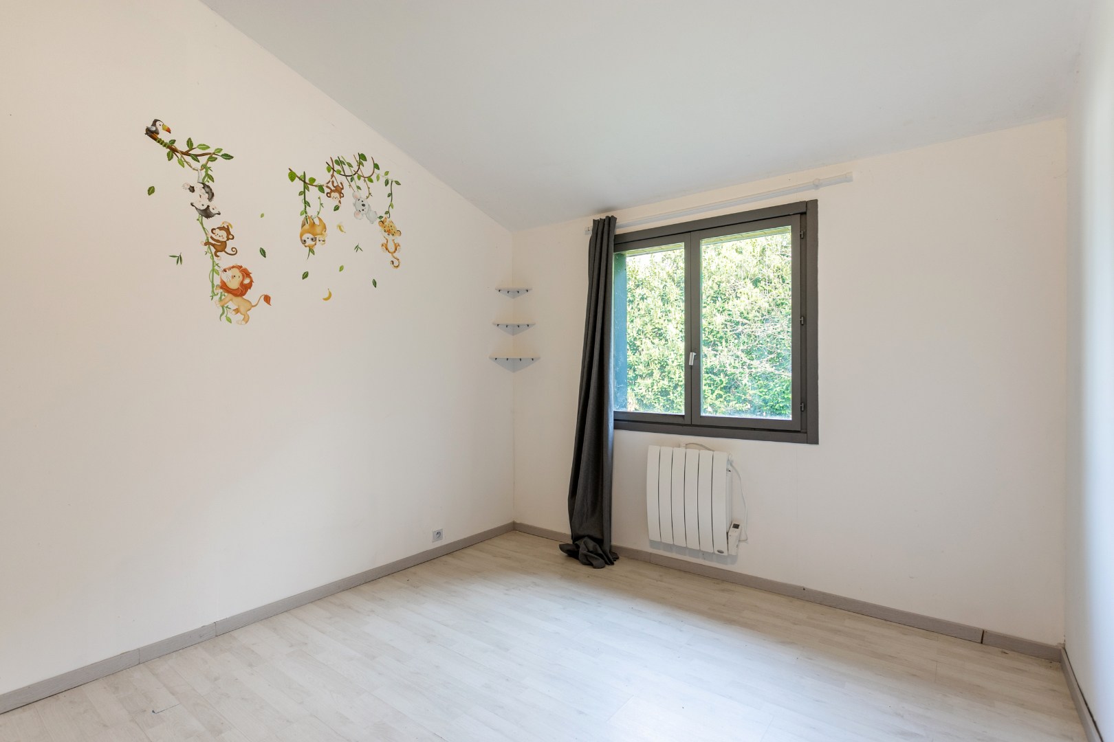 Charmante instapklare bungalow met 3 slaapkamers en garage, gelegen in een rustige en groene woonomgeving 