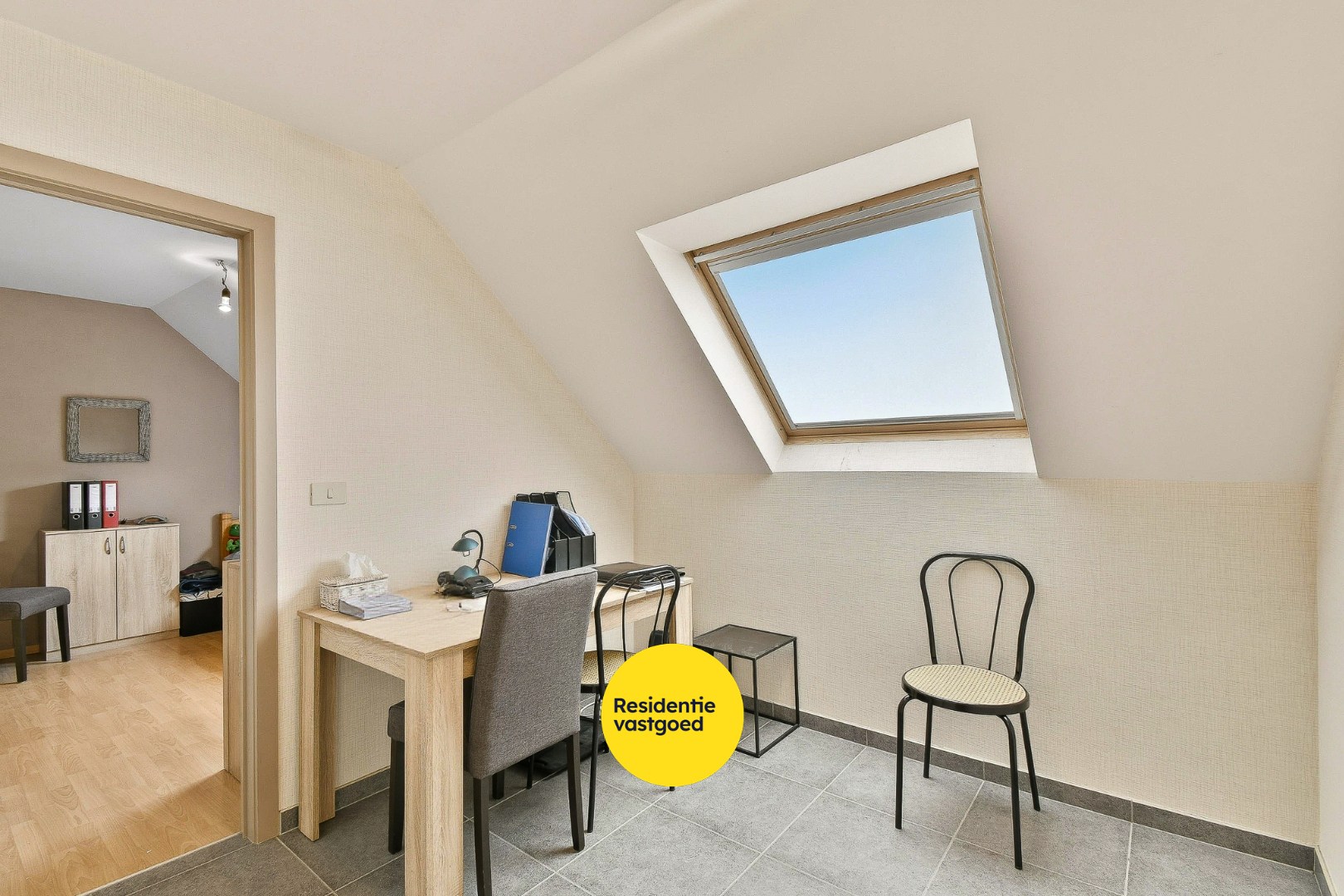 Duplex-appartement in rustige residentie met twee slaapkamers en terras 