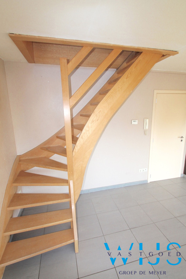 Zeer ruim lichtrijk appartement met 4 slaapkamers ! 