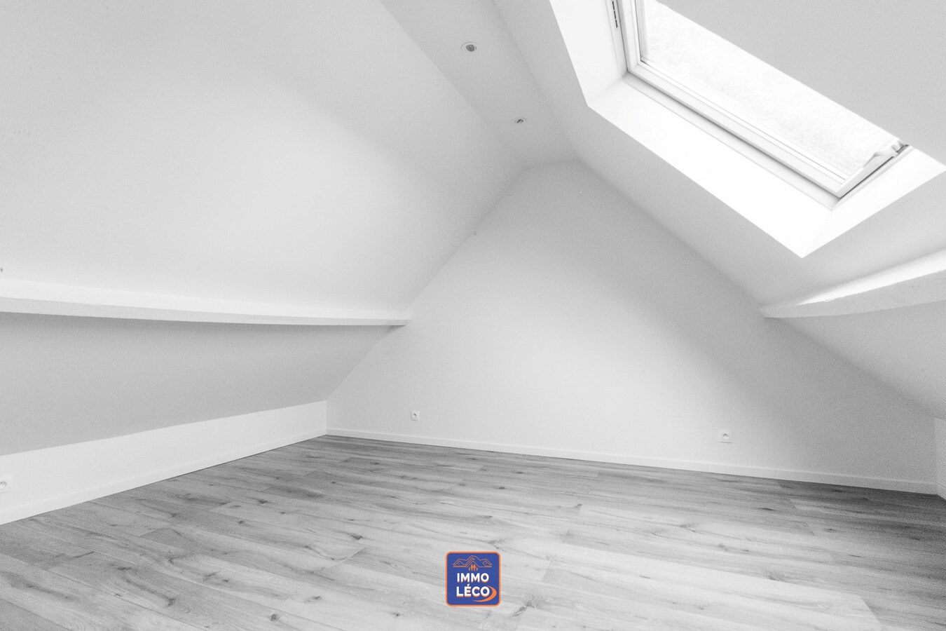 Maison spacieuse entièrement rénovée avec jardin ! 