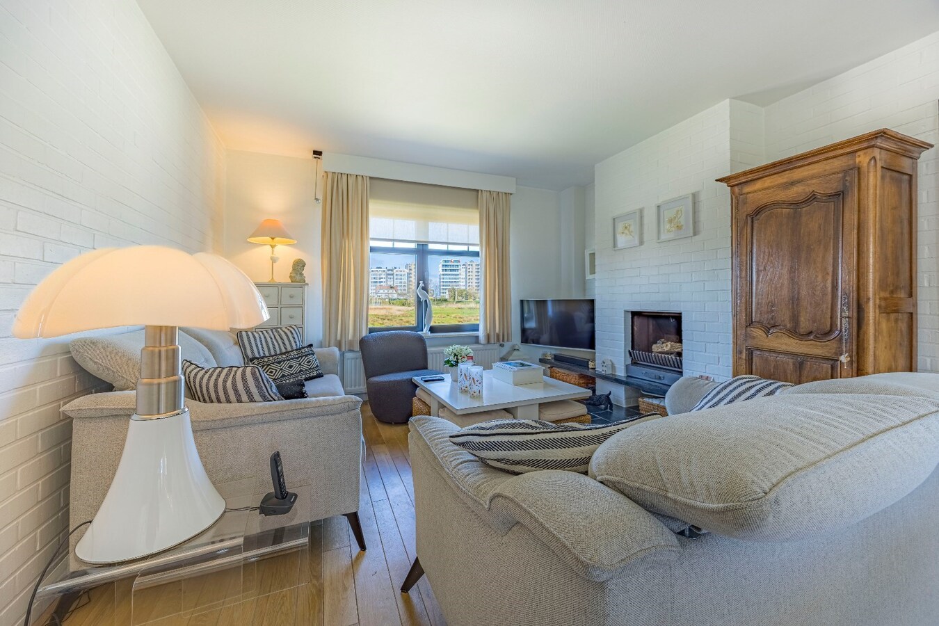 Knappe woning met weidse zichten, vlakbij het strand 