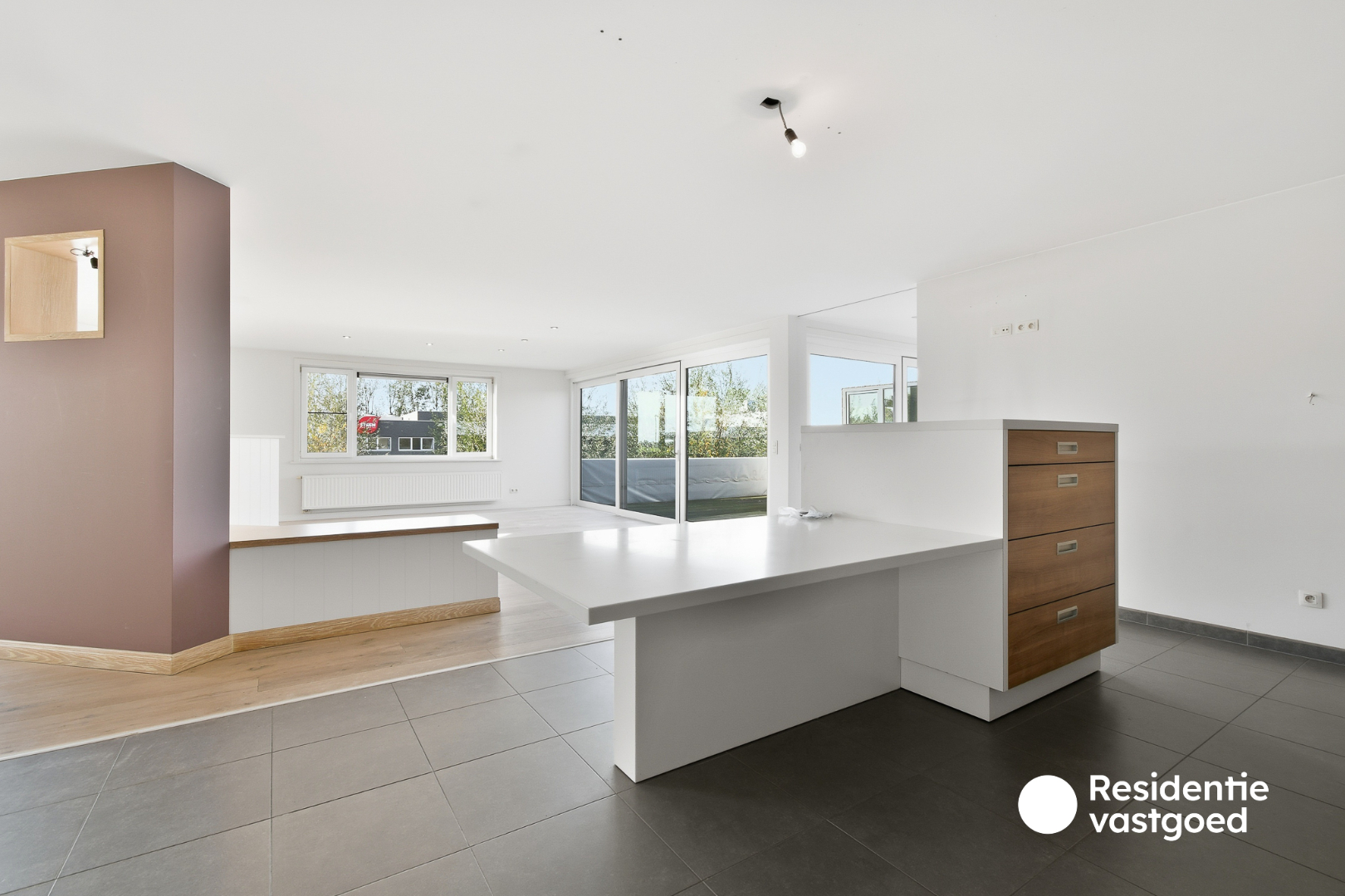 Zeer ruim en modern appartement te huur in Eernegem 
