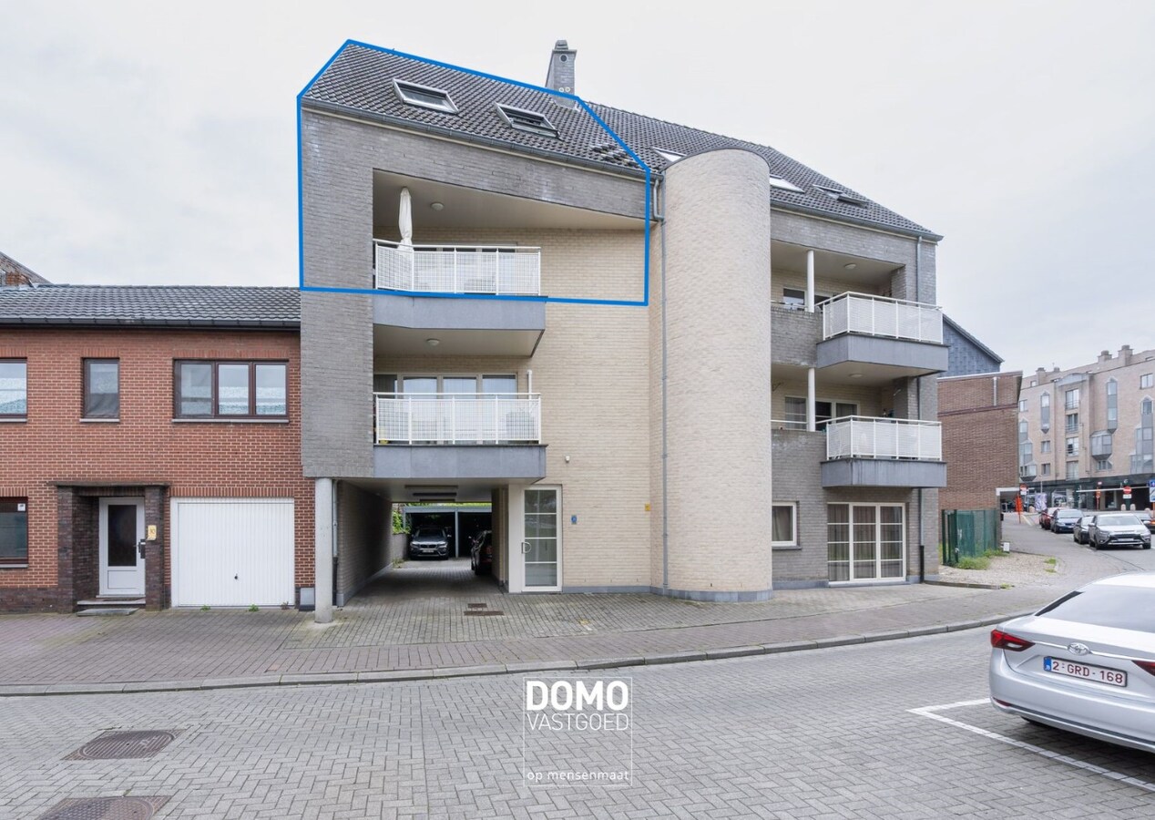 MODERN DUPLEXAPPARTEMENT MET TERRAS EN AUTOSTANDPLAATS IN LANAKEN 