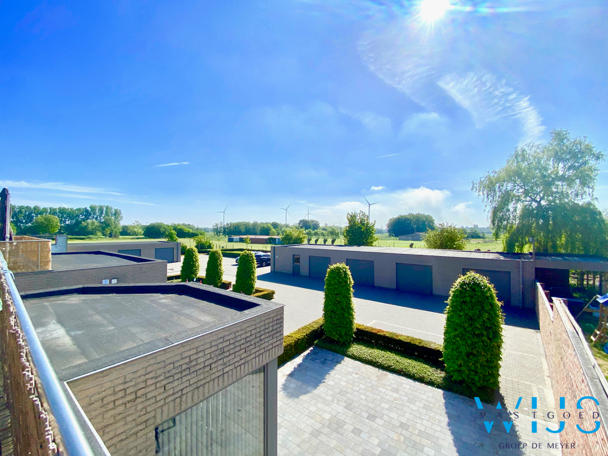 Instapklaar appartement met ZEER RUIM zonneterras te Ertvelde ! 