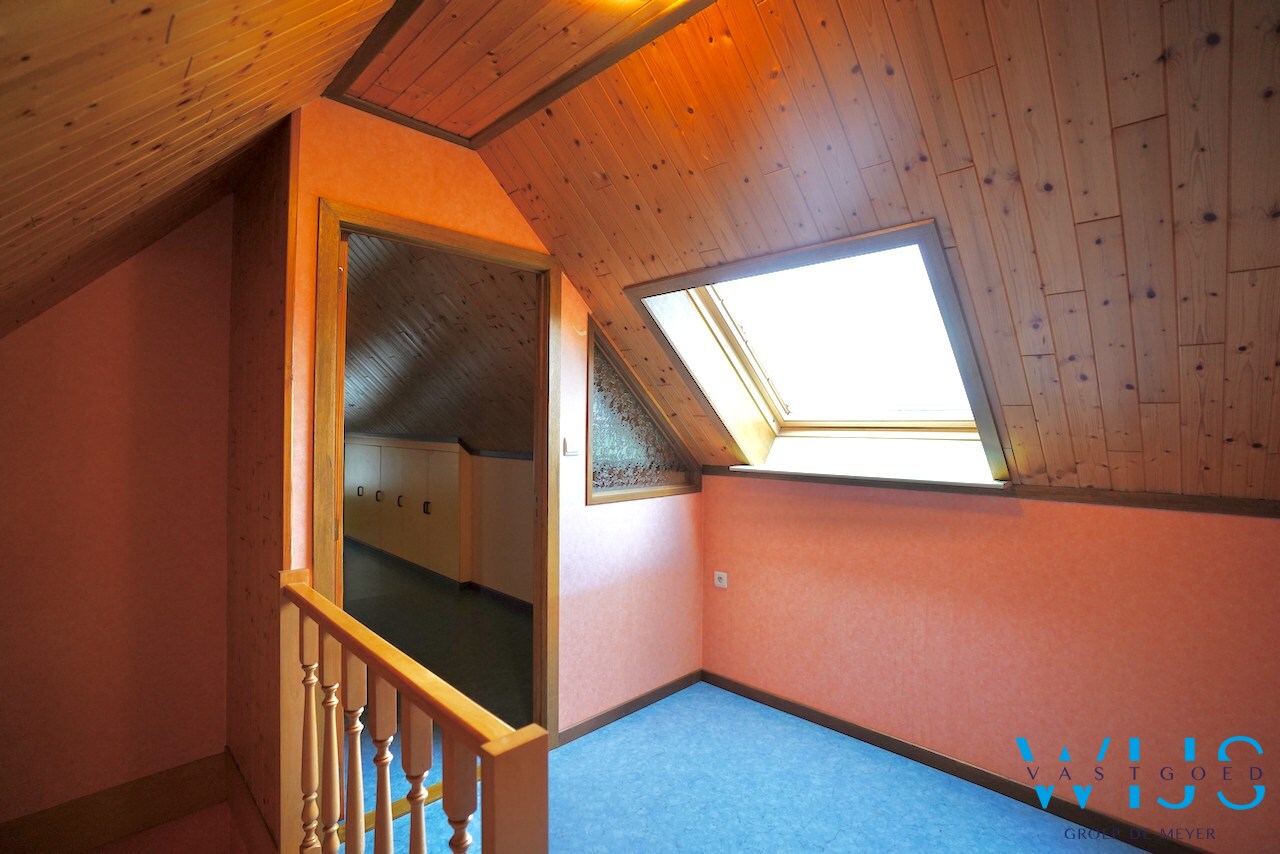 Super gezellig woonhuis met ruime garage te Boekhoute ! 