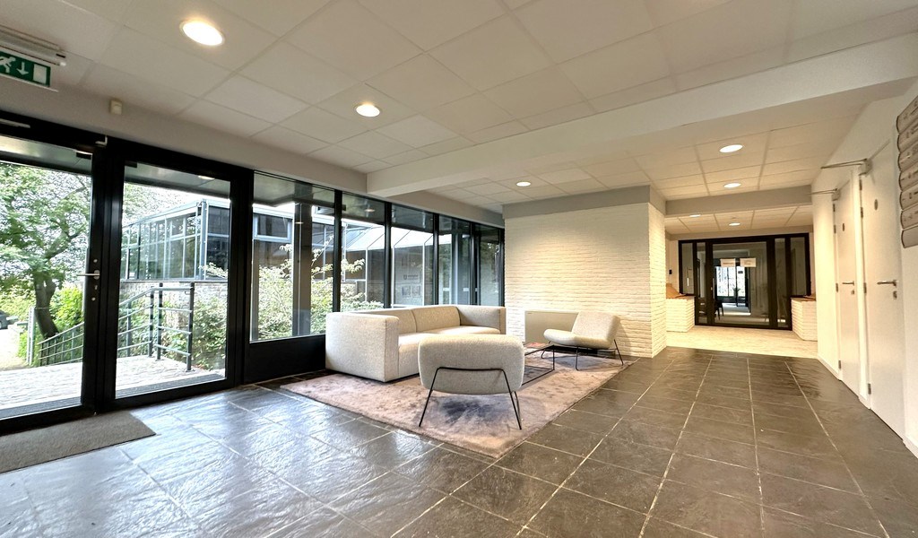 Instapklare kantoren te huur aan afrit E40 in Drongen