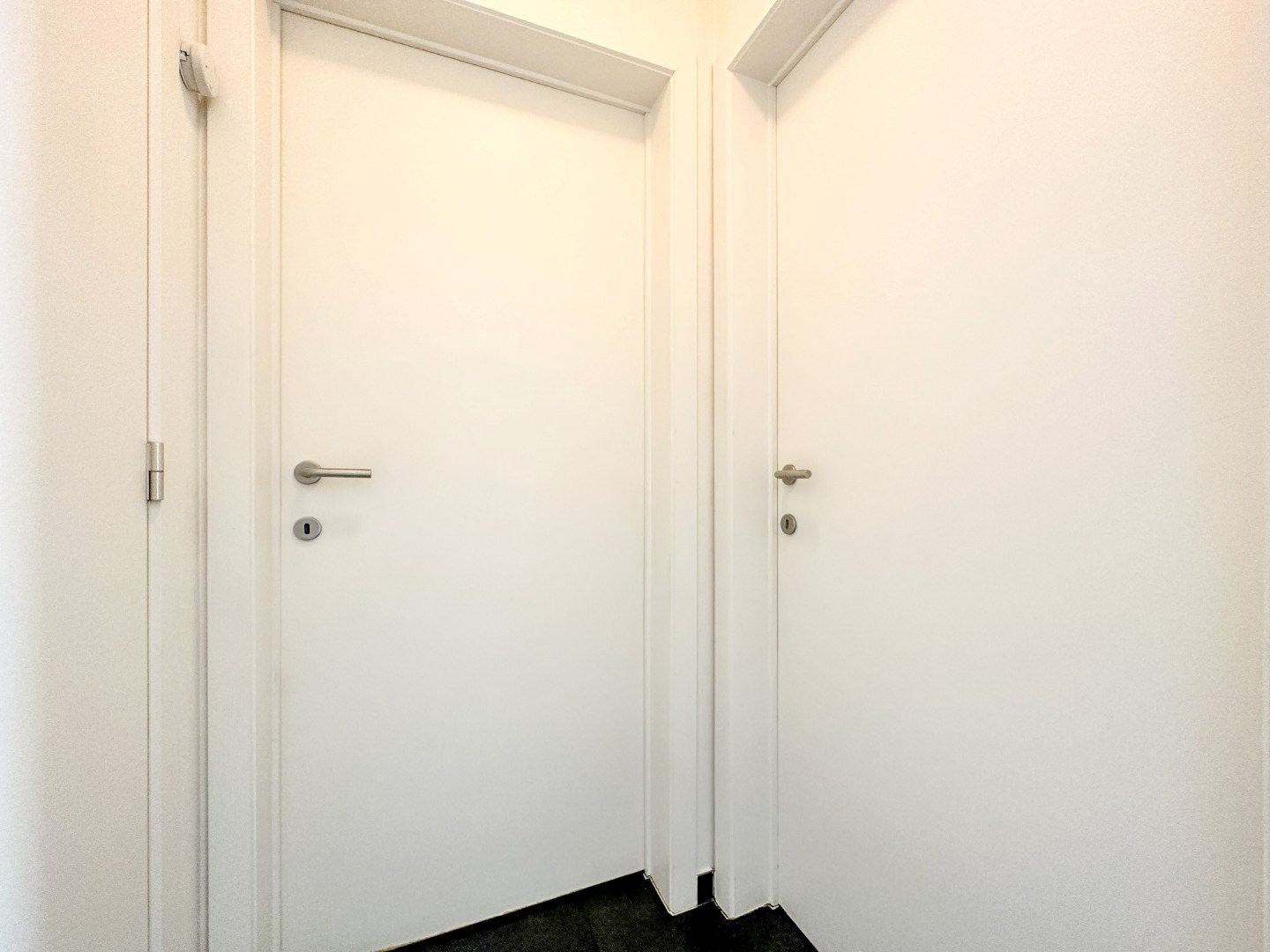 Instapklaar energiezuinig appartement hartje Eernegem, met zonnig terras, topligging. 