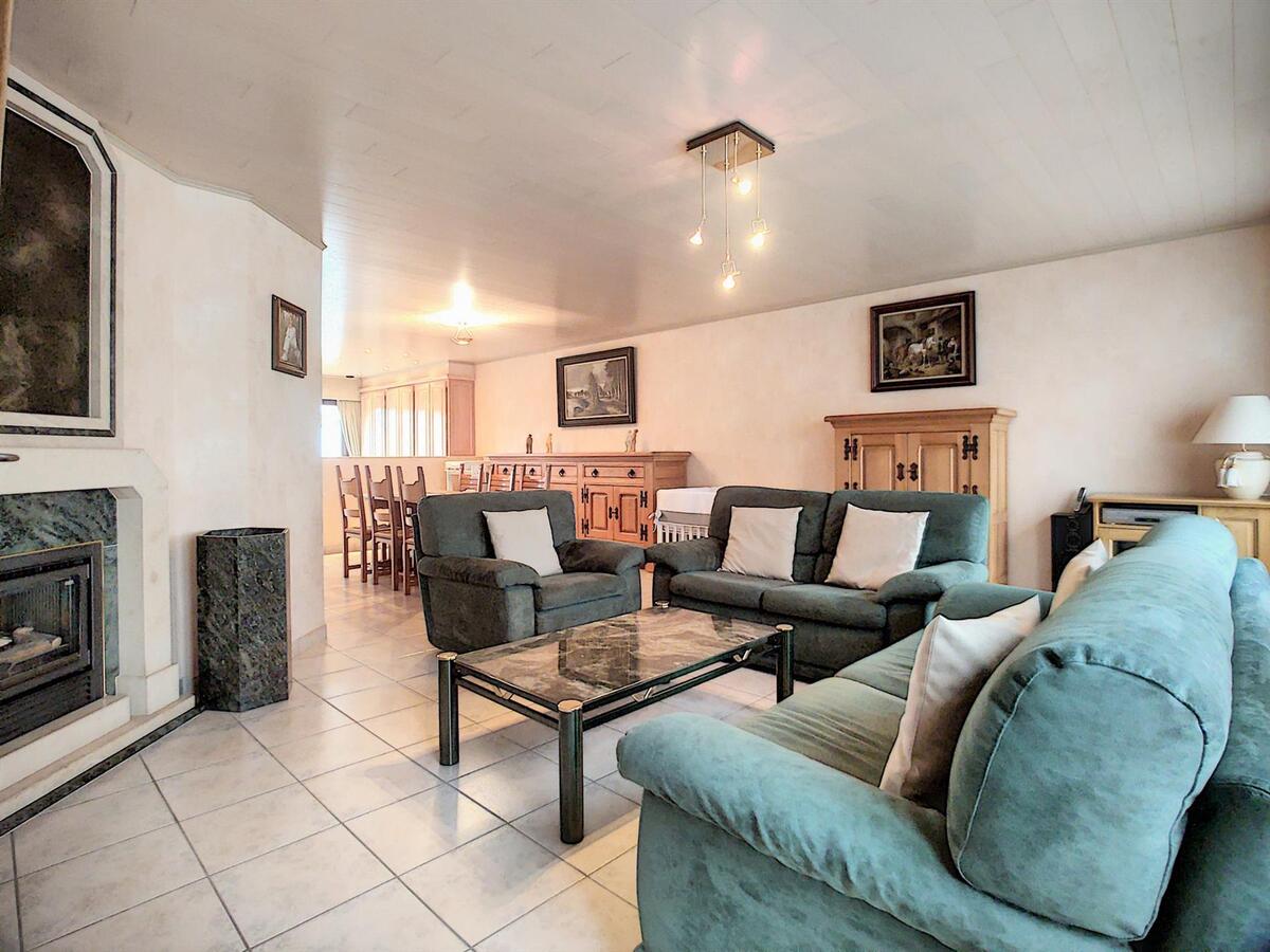 Grote, praktisch ingedeelde woning met oprit, garage &amp; tuin - Heist 