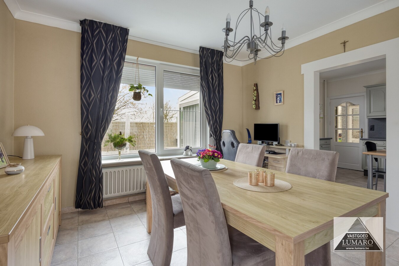 Landelijk gelegen goed onderhouden vrijstaande woning 