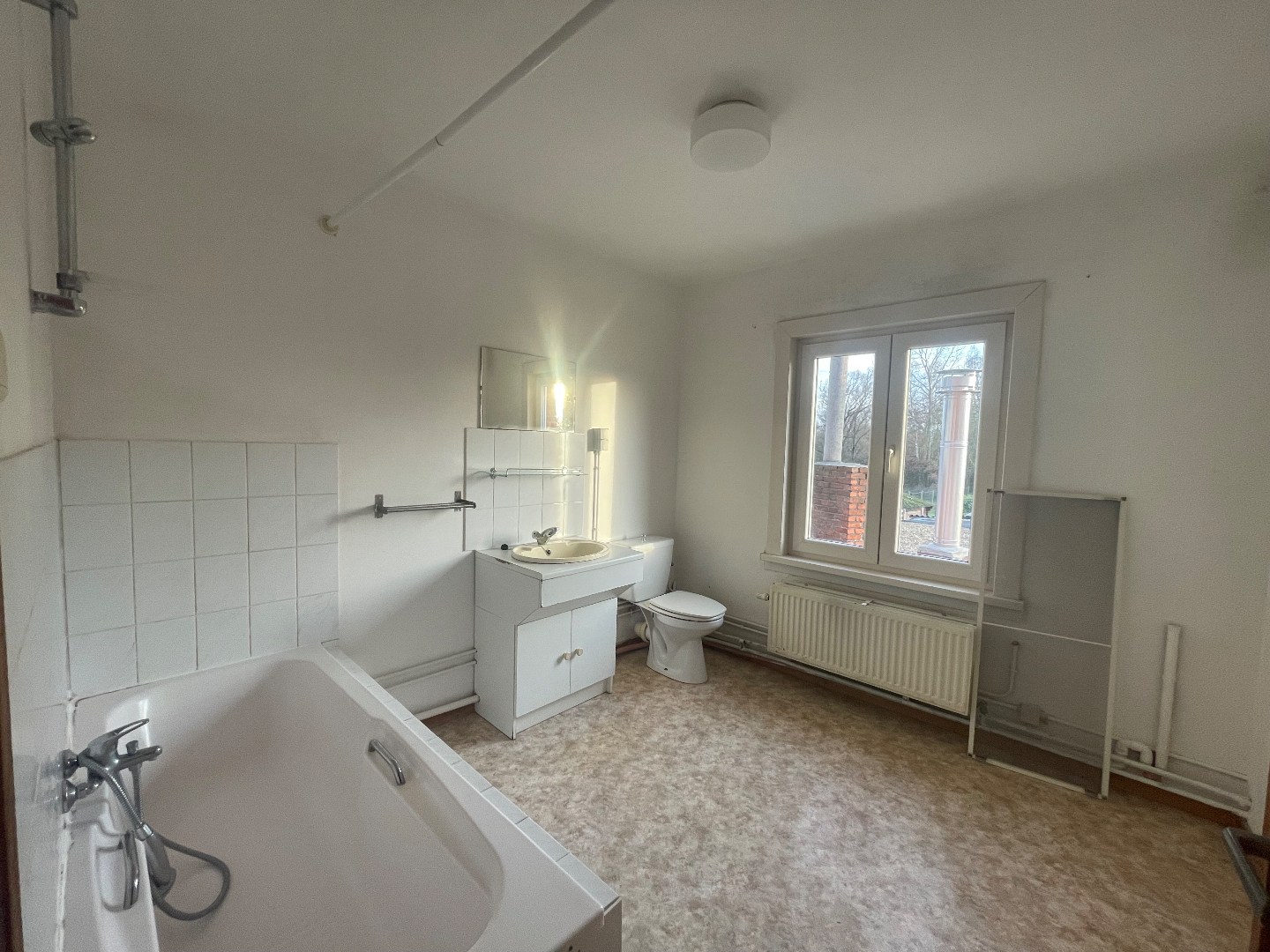 Gezellig rijhuisje te huur met 3 slaapkamers en gezellig terras gelegen in het centrum van Geel! 