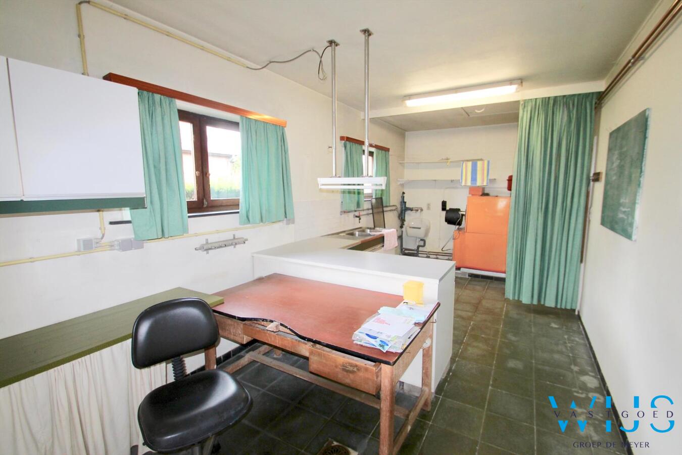 Op te frissen bungalow op een prachtig perceel van 960 vierkante meter te Oostakker ! 