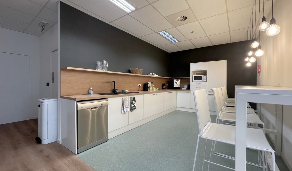 Vernieuwde kantoren te huur in Ahlers Building te Antwerpen