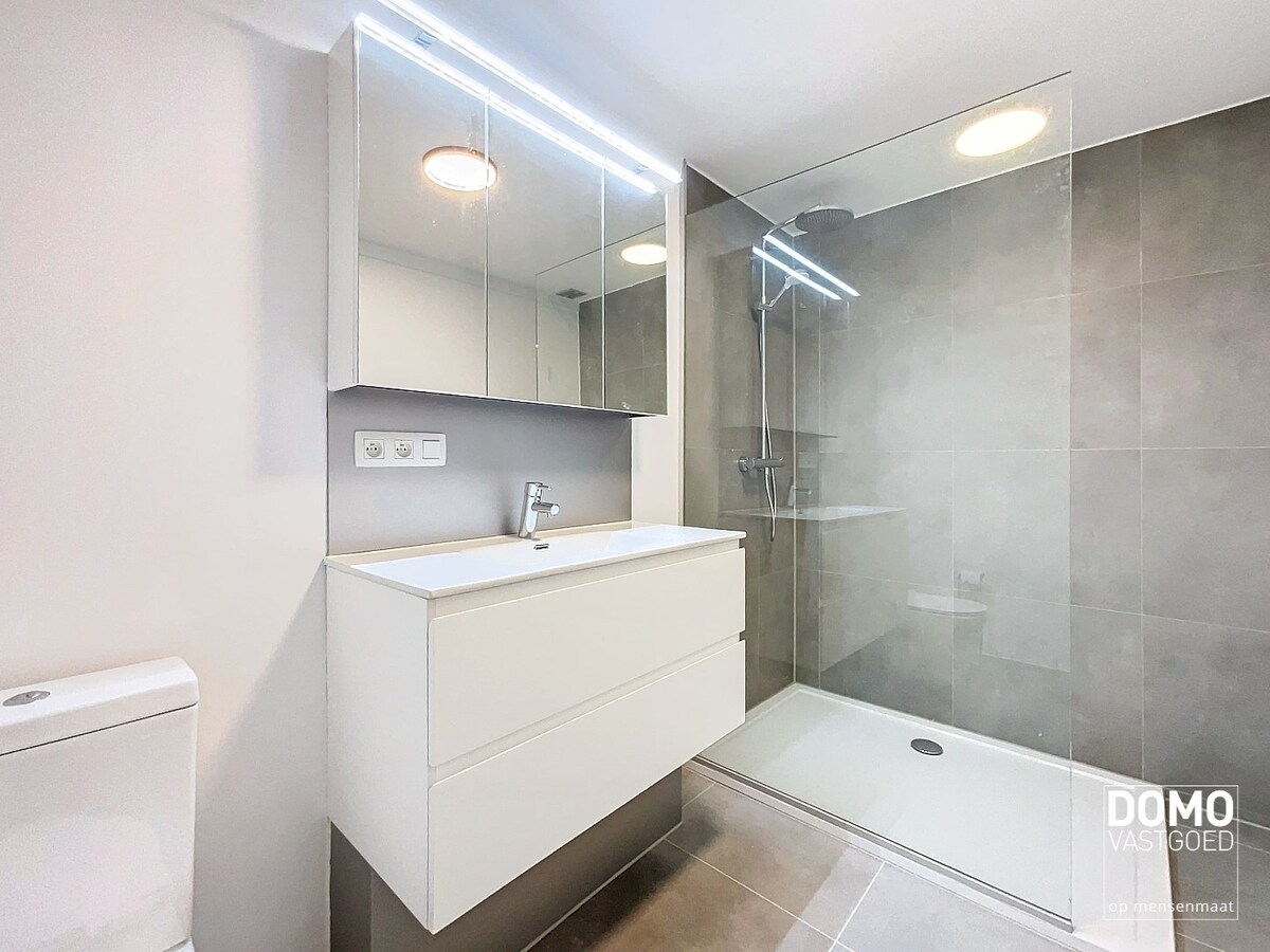 Gerenoveerde woning met tuin en inpandige garage gelegen te Spalbeek, 2 slaapkamers, 140m² bewoonbare oppervlakte, Energielabel C 