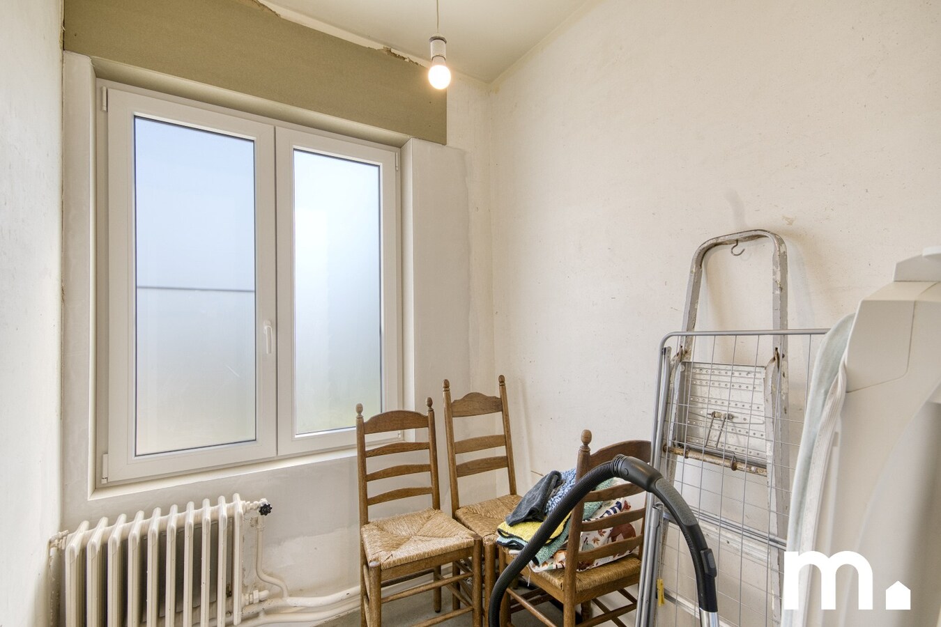 Half open gezinswoning met ruime tuin en garage te koop ! 