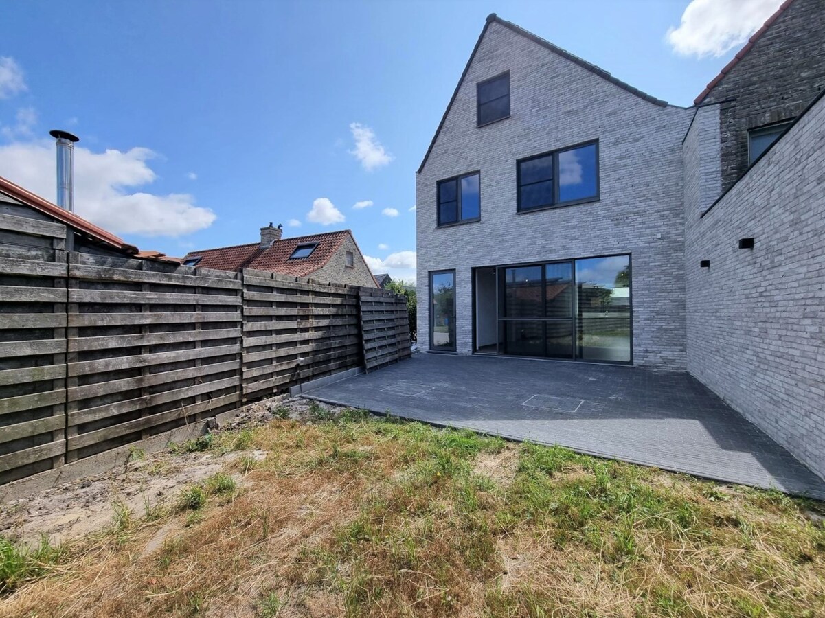 Nieuwbouwwoning met 4 slaapkamers te Ramskapelle 